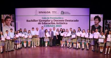 Reciben cinco alumnos de COBAES el premio Bachiller Ejemplar 2023