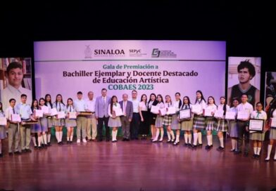 Reciben cinco alumnos de COBAES el premio Bachiller Ejemplar 2023
